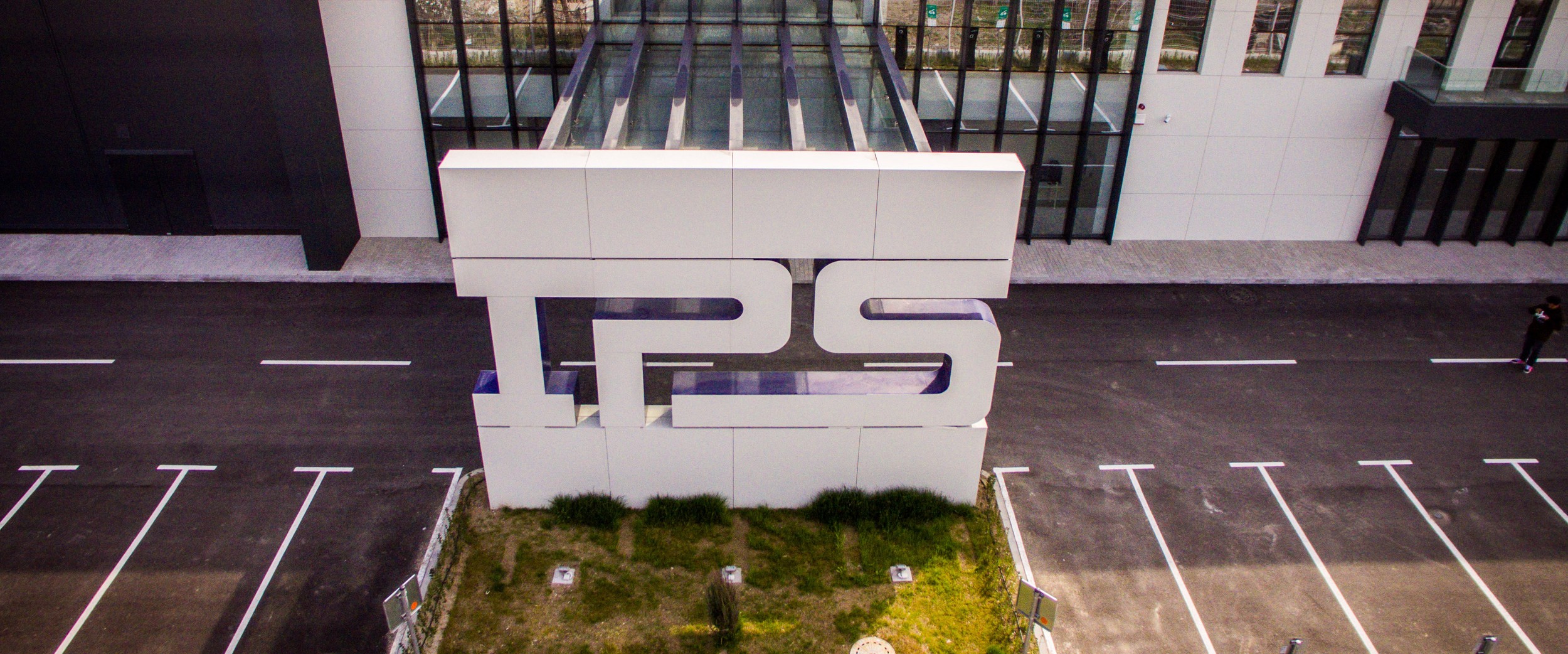 Production and warehouse building for power supply systems with offices