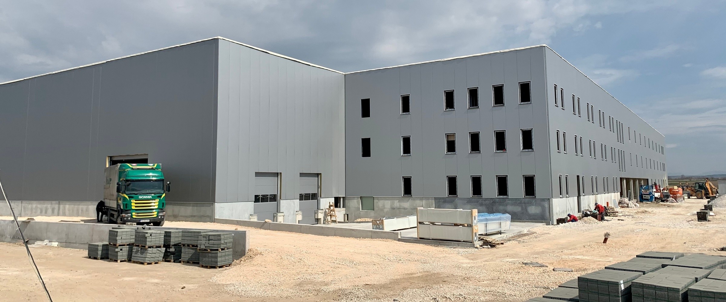 Production plant for metal products and equipment for commercial storage systems